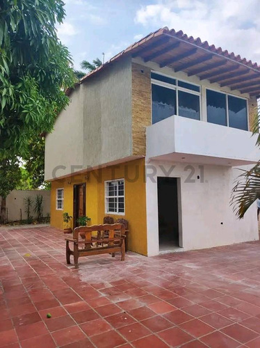 Townhouse A Estrenar En La Urb San Miguel