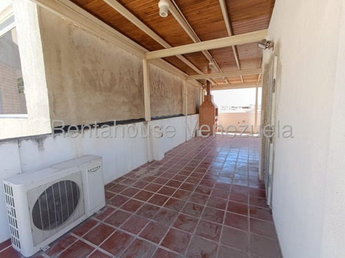 Gjg 25-13679 En Venta Townhouse De Tres Niveles En Cagua Ubicado En Un Exclusivo Conjunto Privado Urb Corinsa Gjg
