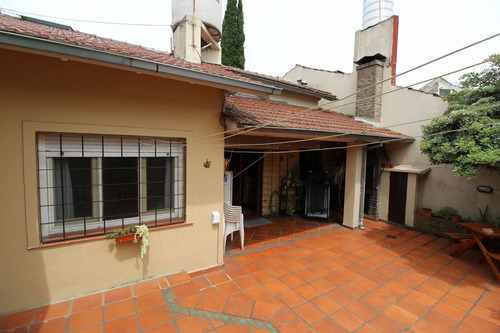 Excelente Chalet 4 Ambientes Con Cocheras Cubiertas