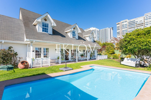 Casa De Lujo En Bosque De Montemar, 8d+6b, 1050 M²