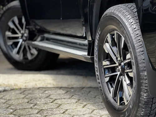 Mitsubishi Montero 2.5 215 hp Takai