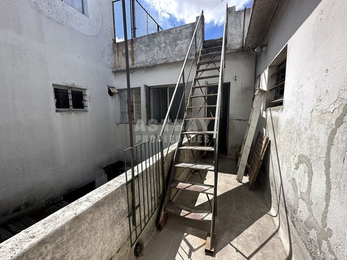 Imagen 15 de 17 de Casa En Venta De 3 Dormitorios En La Blanqueada (ref: Ast-2918)