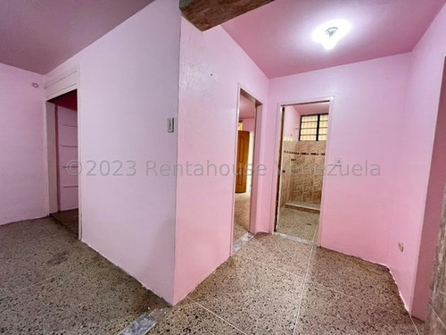Se Vende Conservado Apartamento Maracay Zona Centro 24-9986 Al