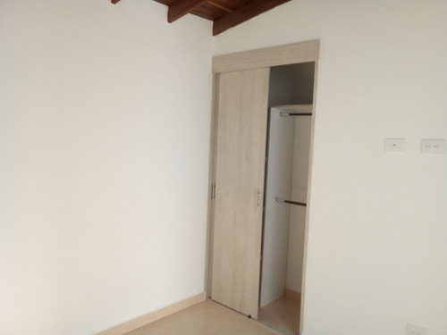 Imagen 5 de 20 de Venta De Apartamento En La Estrella A Cinco Calles Del Parque Principal