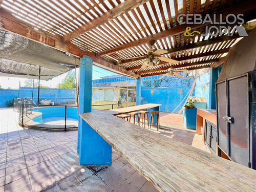 Casa En Venta De 6 Dorm. En Quilpué