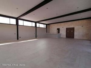 Casa Con Cuarto De Servicio, Roof, 3 Recamaras - Villa Carriedo, Renta