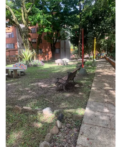 ¡se Arrienda Amplio Apartamento En Los Colores!