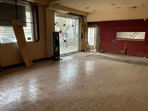 Imagen 3 de 8 de Importante Local En Venta Sobre Calle 12 Entre 37 Y 38