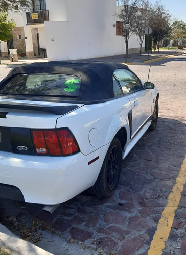 Ford Mustang 2000 Tipo Versión Cobra Color Blanco Y Negro