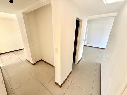 Departamento En Alquiler 3 Ambientes Con Cochera En Banfield Este