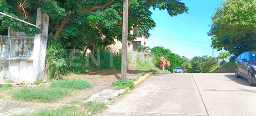 Se Venden Dos Terrenos Con Superficie De 845 Mts2