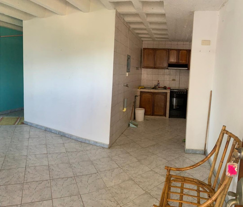 Imagen 11 de 19 de Apartamento En Venta De Oportunidad Juan Griego Edificio La Galera