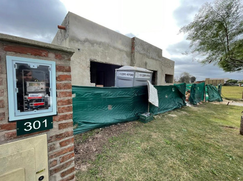Imagen 8 de 15 de Casa En Venta En San Ramiro, Pilar Del Este. Construcción.