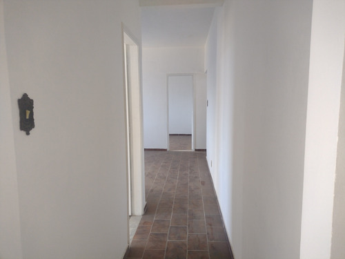 Vendo Galpão Aberto Com Dois Apartamentos Bairro De Brás De