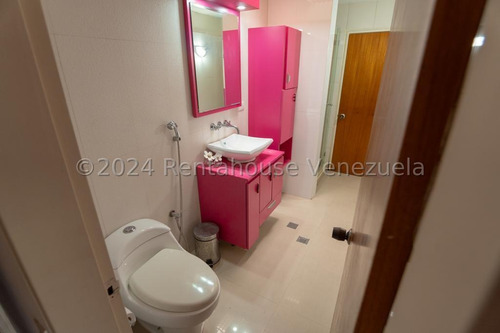 En Venta Casa Duplex - Urb. Colinas Del Tamanaco.