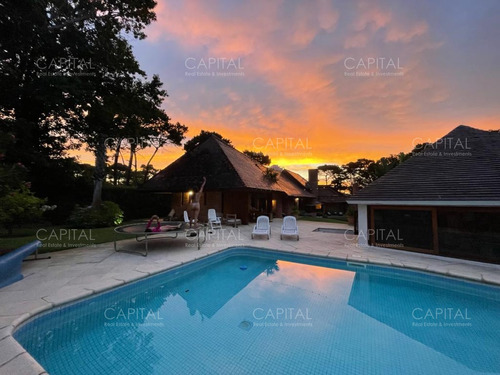 Venta Excelente Casa 5 Dormitorios Piscina Barbacoa Punta Del Este