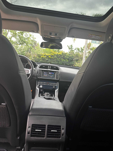 Jaguar XE 2.0 R-sport 240cv