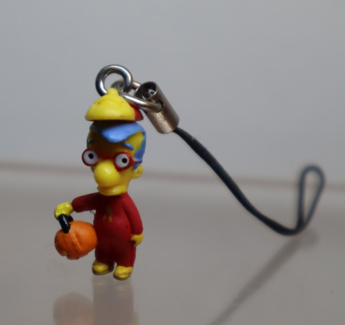 Colgante Milhouse 07 Tomy Simpsons Miniatura Halloween Charm
