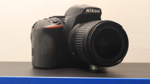 Nikon D5600 + Tripode Profesional Marca Zomei