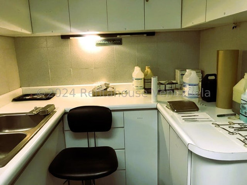 Casa Comercial Para Uso Médico Con Quirófano En Venta En Los Palos Grandes 25-20903 Cs
