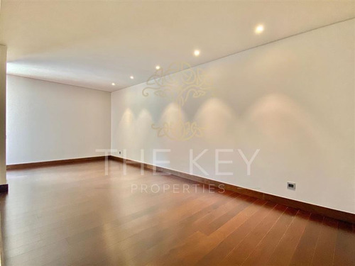 Casa De 4d Con Jardin, Piscina, Quincho Y 4 Est.las Condes