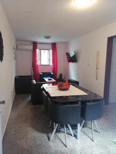 Imagen 2 de 9 de Apartamento De 2 Dormitorios Y 1 Baño, A 3 Cuadras Terminal Nueva.