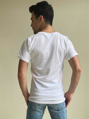 Imagen 5 de 9 de Paquete De 3 Playeras Alfani Blancas Cuello V Para Hombre
