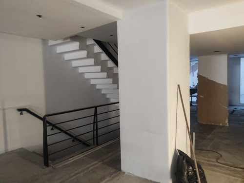 Imagen 2 de 6 de Venta Local 700m2 En Microcentro