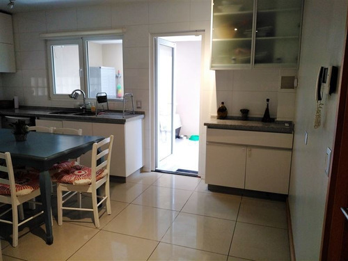 Casa En Venta De 5 Dorm. En Lo Barnechea