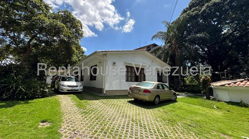 Casa En Venta En Los Palos Grandes Con Terreno Único Kg Negociable