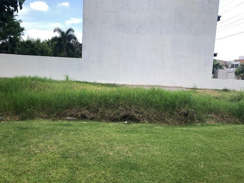 Terreno En Esquina, Privada Con Vigilancia, Par Vial Jiutepec