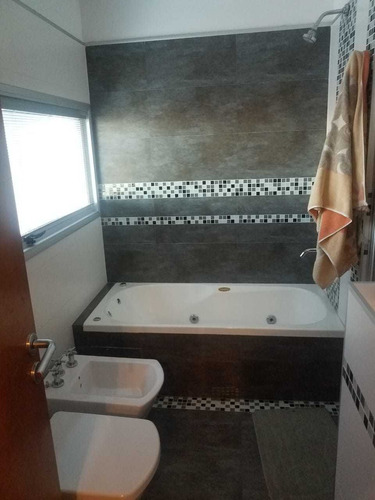 Imagen 12 de 15 de Casa En Venta B°la Rufina Casa Con Vistas Y Ubicacion Privilegiada. 4 Dorm.