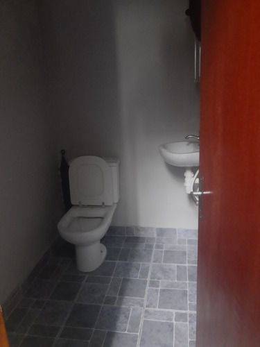 Imagem 3 de 27 de Vendo Sobrado 2 Quartos/suite Na Cohab Adventista (vi685)