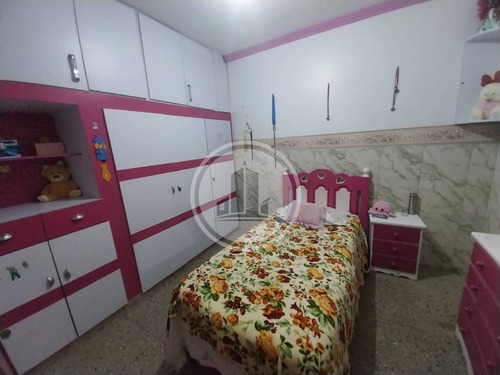 En Venta Hermosa Y Amplia Casa Ubicada En Barrio Lourdes Maracay 03js