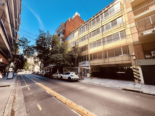 Venta Cochera Cubierta Belgrano Facil Maniobrabilidad Amplia