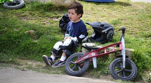 Imagen 5 de 5 de Bicicleta Balance Sin Pedal Fibra De Vidrio Llanta Neumática