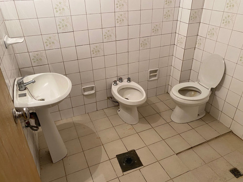 Local Comercial + Apartamento, Av. Agraciada Y Bv. Artigas