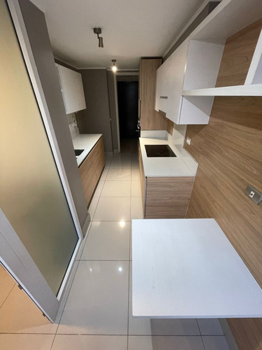 Se Vende Amplio Departamento En Ñuñoa Con Estacionamiento Y
