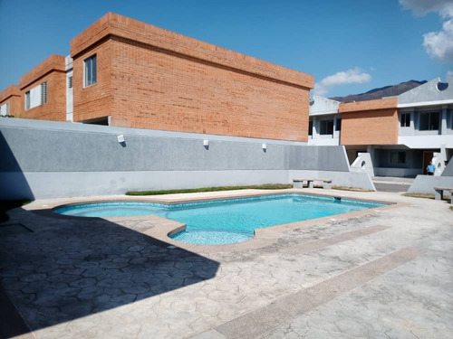 Imagen 2 de 14 de Townhouse En Venta En Monteserino Cód 133598 Lucrecia Escorcha