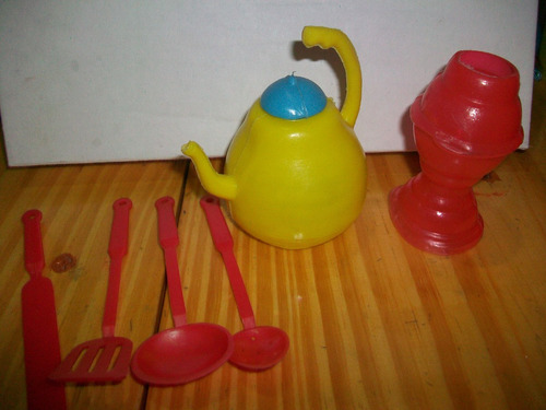 Juego De Pava Y Mate Plastico Soplado Antiguo Y Cucharones