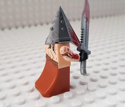 Boneco do Silent Hill - Estátua do Pyramid Head ( Cabeça de Pirâmide ) -  Arte em Miniaturas