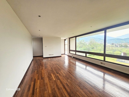Fantástica Casa En Exclusivo Condominio Valle Escondido.