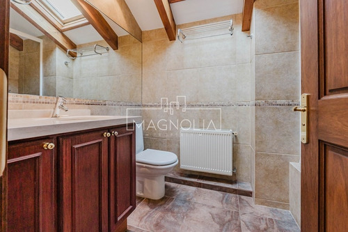 Casa En Arriendo De 5 Dorm. En Lo Barnechea