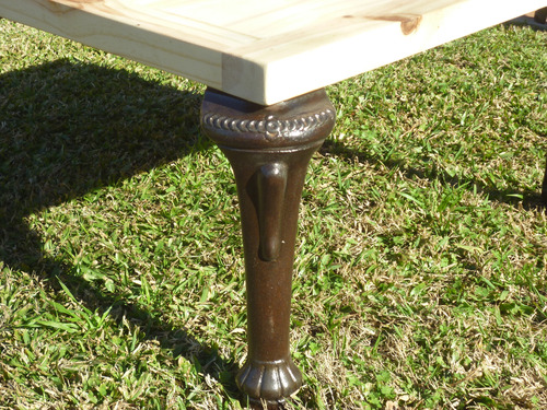 Mesa Ratona Madera Con Patas De Hierro Antiguas