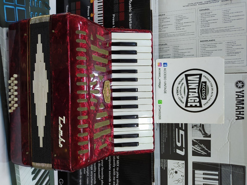 Acordeon Tombo, 32 Teclas, 18 Bajos, Steel Reeds Nº181