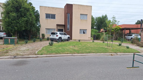 Casa En Venta - 3 Dormitorios 3 Baños - Cochera - 900mts2 - Villanueva, Tigre