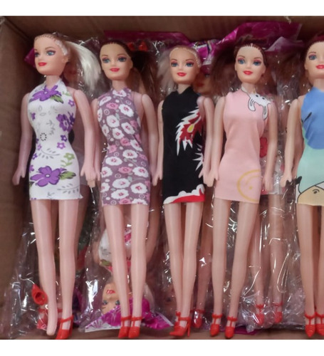 Kit Com 25 Bonecas Atacado Prenda Brinde Baratas Brinquedo
