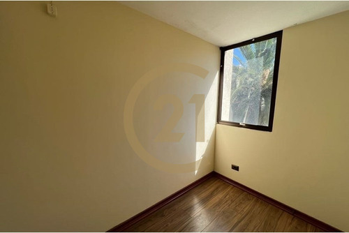 Departamento Cercano A La Rotonda Atenas