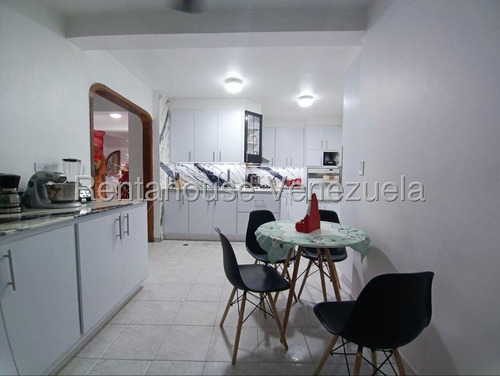 Estupenda ,amplia Y Ventilada Casa De 2 Niveles , En Venta Ubicada En La California Sur 25-17337