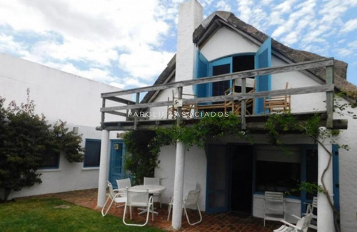 Casa En Venta De 5 Dormitorios En La Barra -ref:3949